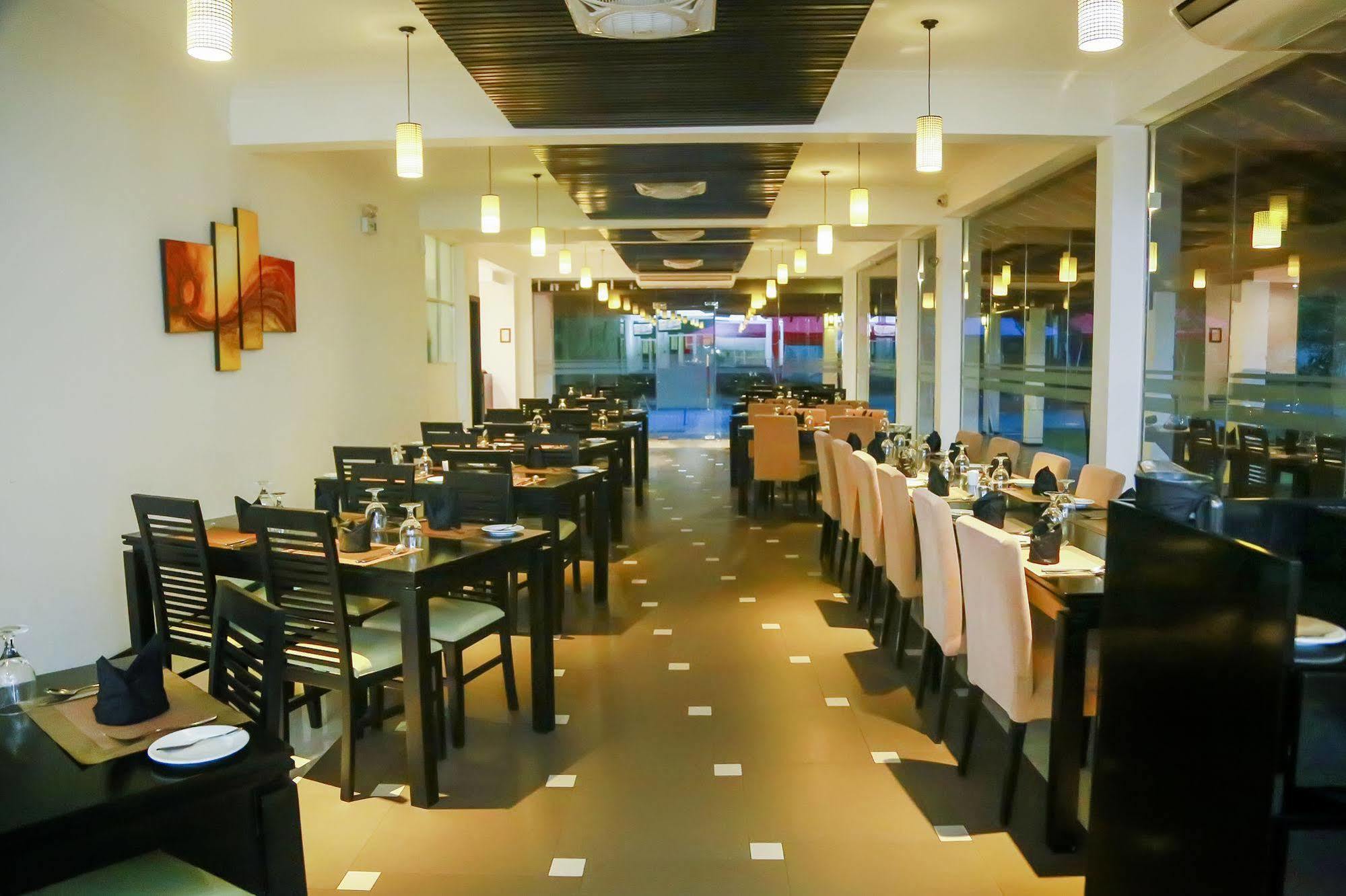 The Covanro Airport Hotel - Katunayake Gampaha Exterior photo